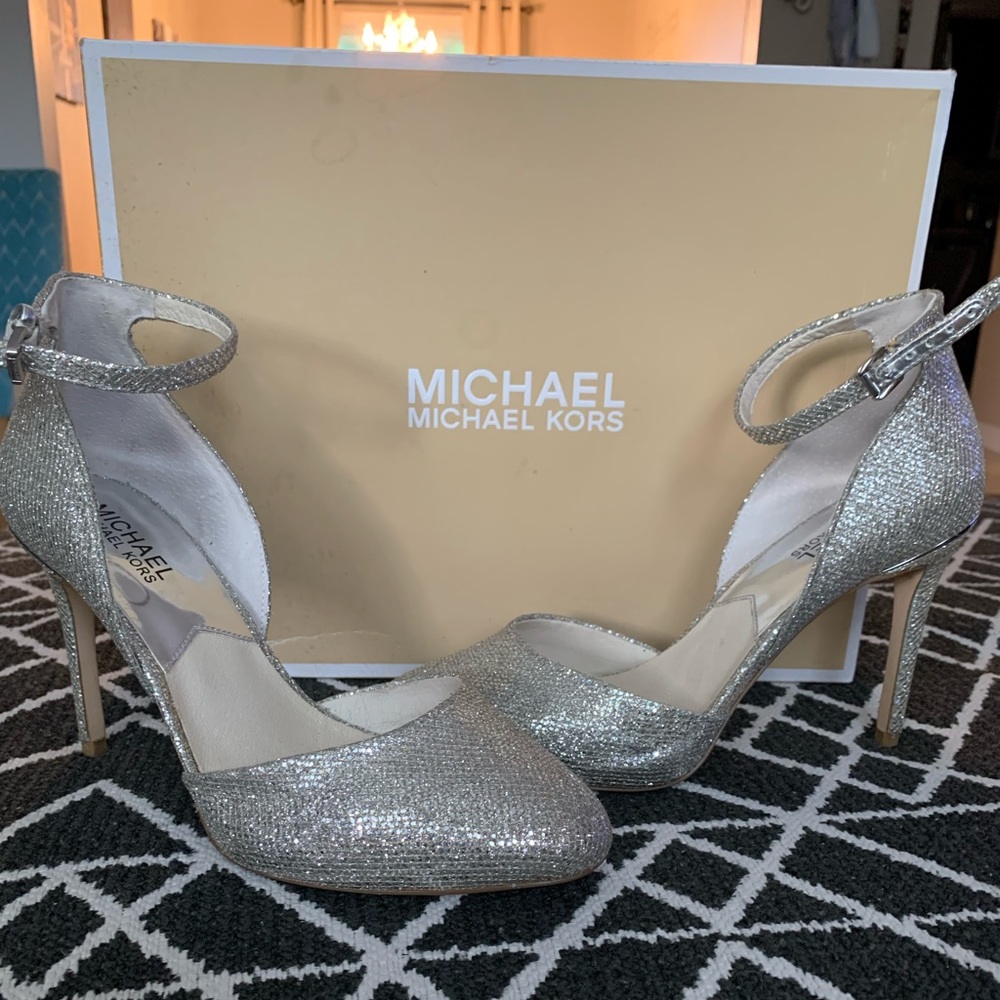 Michael Kors Silver Glitter Pumps